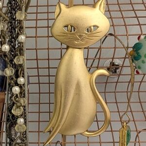 M Lent 1970s VTG signed curious cat, articulated bobble head gold tone brooch 3"